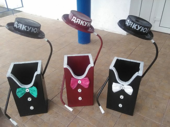 У волинській школі встановили смітники «джентльмени». ФОТО