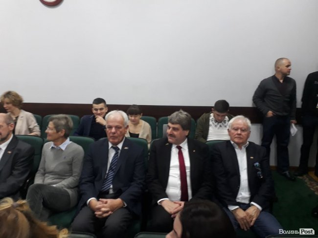 Луцьк нагородив грамотами німецьких політиків. ФОТО