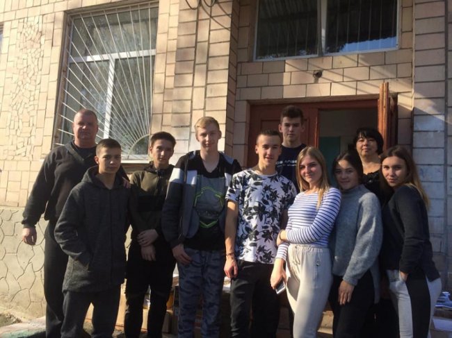 Учні волинської школи передали бійцям на Схід продукти та листи. ФОТО