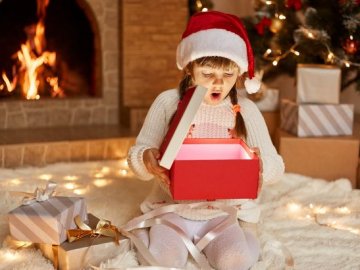 Луцька «Ялинка незламності» та іграшки із Залужним: Добрі новини від ВолиньPost за 19 грудня 