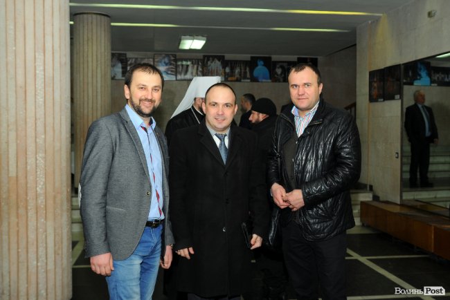 Радник голови Волинської ОДА Тарас Яковлев, керівник обласного центру зайнятості Роман Романюк та голова луцького осередку Солідарності Петро Нестерук