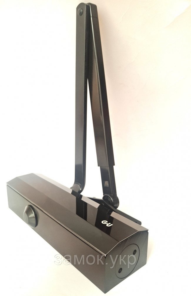 Необхідність доводчиків дверей*