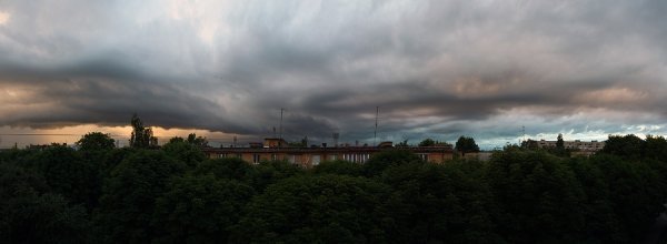 Перед грозою (червень 2012)