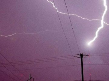 На Волині – 12 знеструмлених населених пунктів через негоду