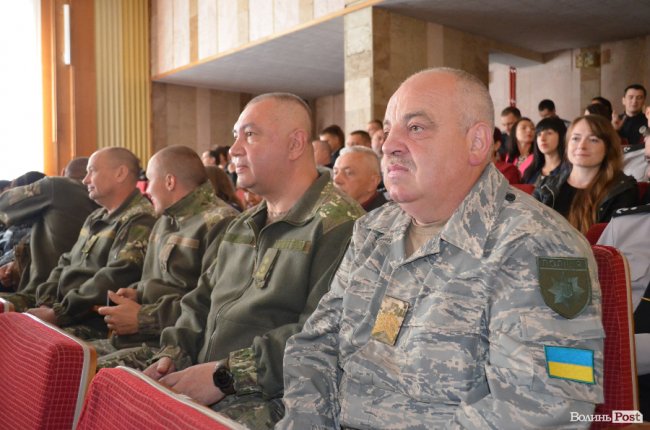 У Луцьку правоохоронців привітали з річницею створення Нацполіції. ФОТО