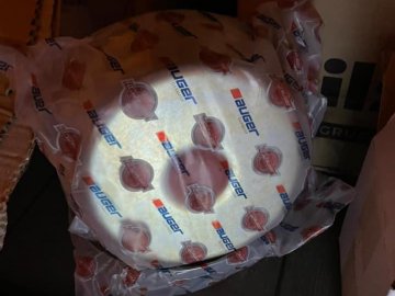 На «Ягодині» у «мерсі» знайшли контрабандні запчастини на понад 200 тисяч гривень. ФОТО