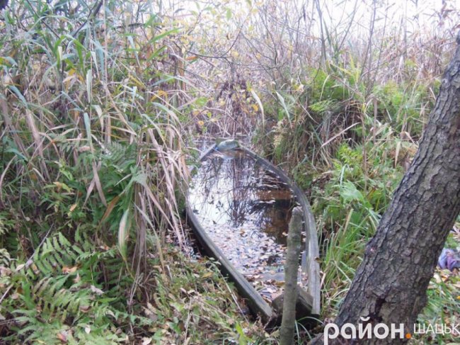 Безлюддя і човни з водою: волинське озеро восени. ФОТО