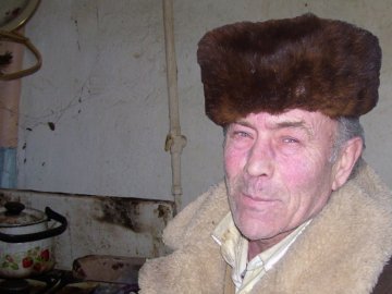 Хворий волинянин мешкає у жахливих умовах