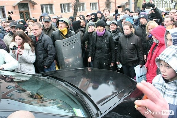 У Луцьку ледь не побили «мажора» на авто. ФОТО