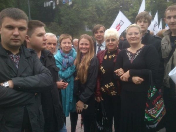 Волиняни у Києві мітигнують за українську мову. ФОТО
