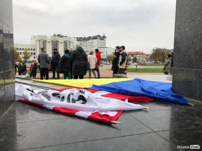 Як у Луцьку відбувався мітинг підприємців та про що говорили за зачиненими дверима. ФОТО 