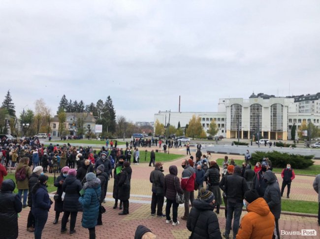 Як у Луцьку відбувався мітинг підприємців та про що говорили за зачиненими дверима. ФОТО 