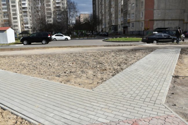 Де у Луцьку ремонтують двори і тротуари