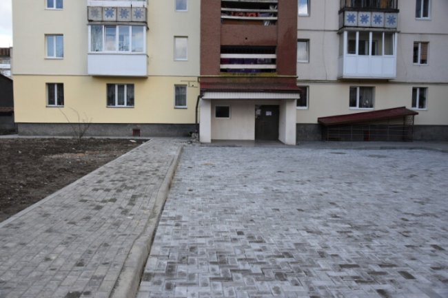 Де у Луцьку ремонтують двори і тротуари