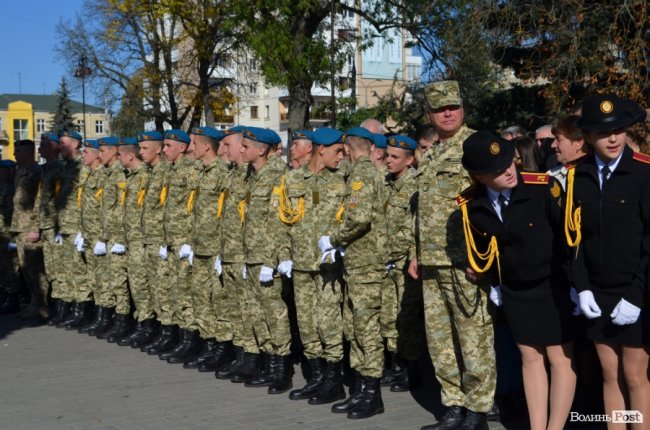 «Нам є що захищати»: урочиста посвята ліцеїстів у Луцьку.  ФОТО