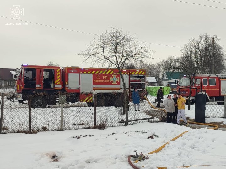 На Волині горіли житловий будинок та господарська споруда