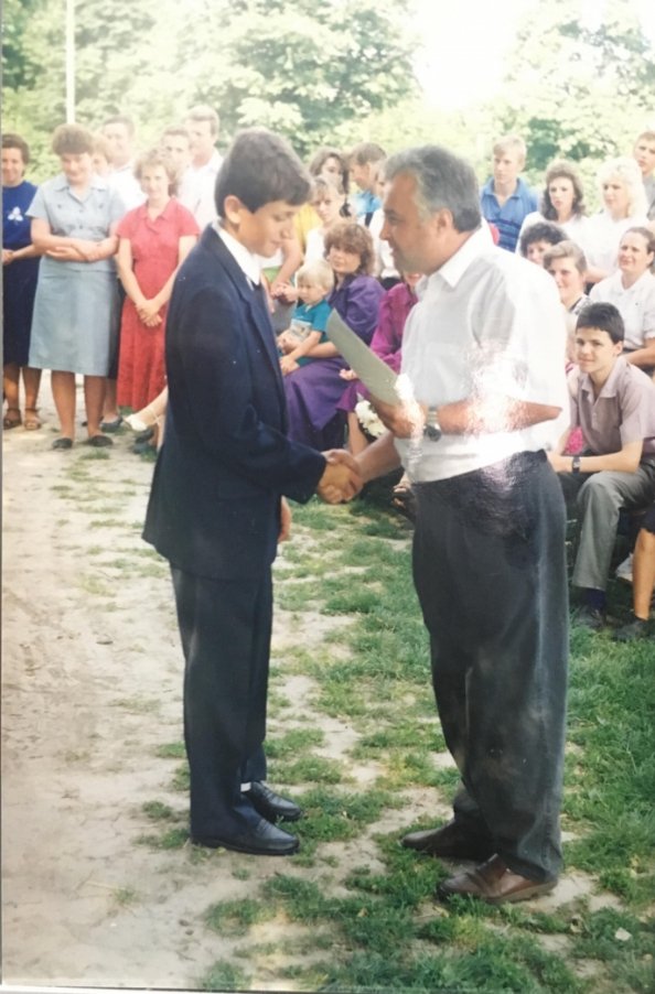 Пиво в бігудях та дискотека до ранку: як святкували випускний відомі волиняни