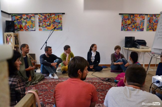 Тусівка для йогів: як у Луцьку медитували та просвітлювалися