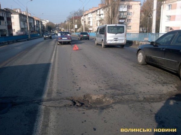 У Луцьку - аварія на мосту. ФОТО