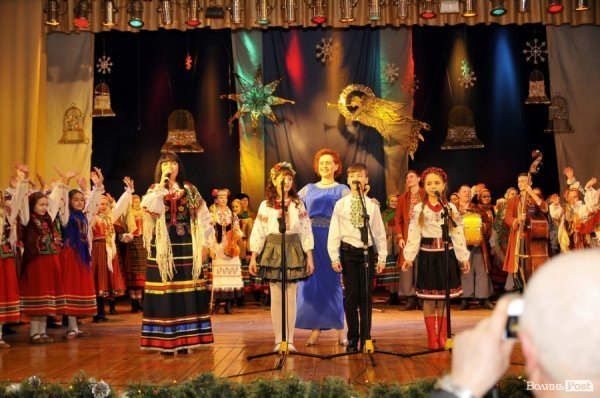 Різдвяний концерт у Луцьку: вальс, вірш і віншування