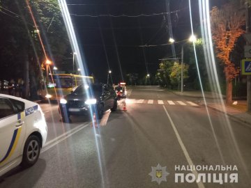 У Луцьку на пішохідному переході автівка збила жінку з 4-річним сином