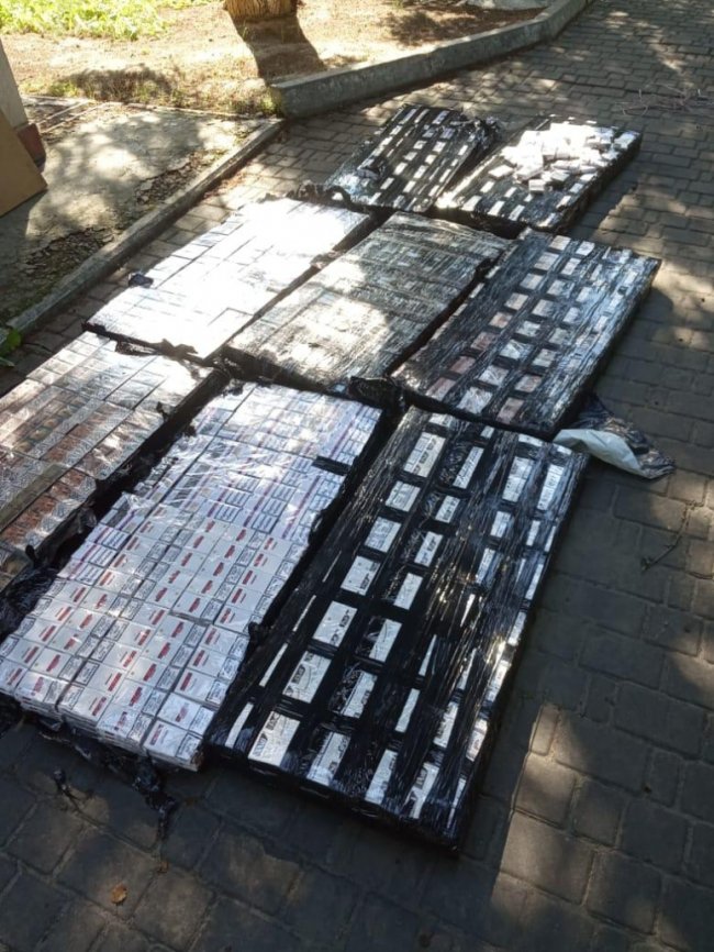 Волинські прикордонники знайшли у вантажному потязі 6 тисяч пачок котрабандних цигарок. ФОТО, ВІДЕО