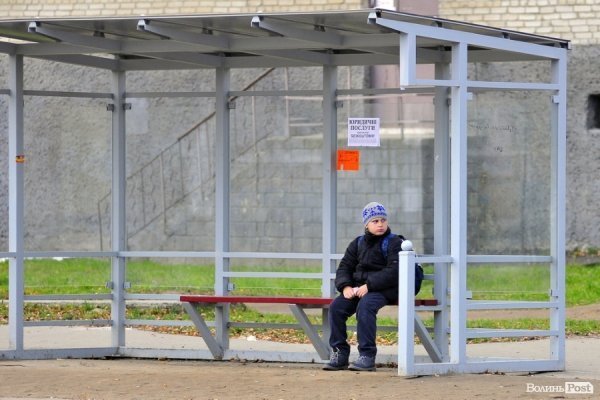 Люди на зупинках. БУДНІ МІСТА