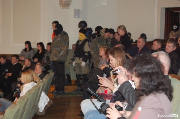 На сесію Волиньради прийшов «Правий сектор». ФОТО. ВІДЕО