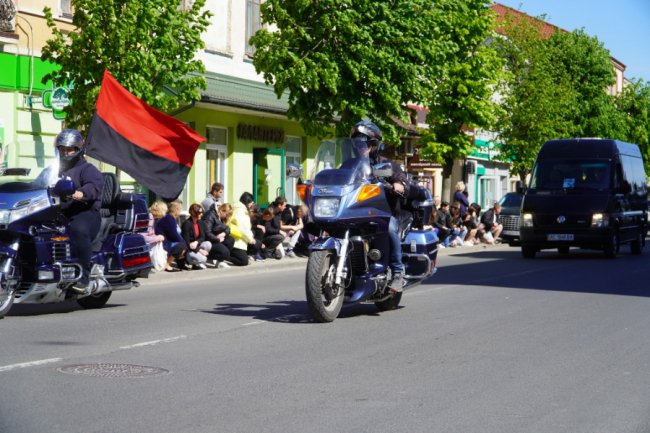 На Волині попрощались з Героєм Олександром Омельчуком. ФОТО