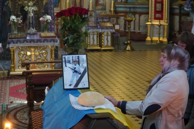 На Волині попрощались з Героєм Олександром Омельчуком. ФОТО