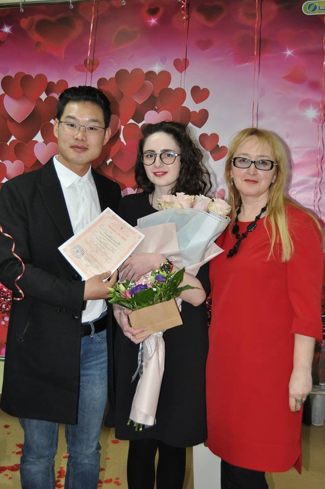 У луцькому ЦНАПі у День Валентина одружилися 5 пар молодят. ФОТО