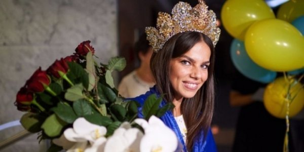 «Місіс Всесвіт 2016» показала в Україні корону. ФОТО