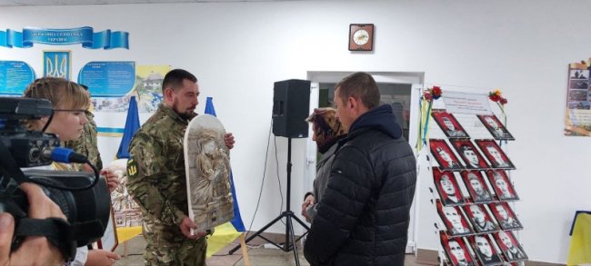Батькам загиблих Героїв з Волині вручили «Ікони пам'яті». ФОТО