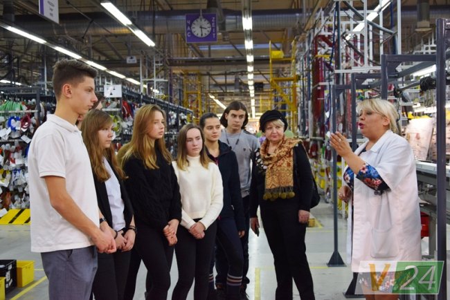 Луцьким школярам показали, як працює «Кромберг енд Шуберт». ФОТО