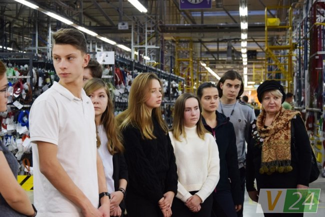 Луцьким школярам показали, як працює «Кромберг енд Шуберт». ФОТО