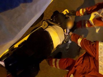 Подробиці аварії у Луцьку, в якій постраждала жінка, що перебігала дорогу. ФОТО