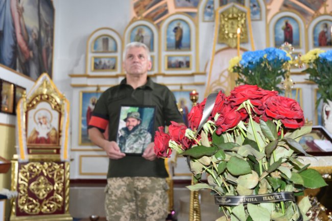 У Луцькій громаді попрощалися із загиблим Героєм Віктором Демчуром