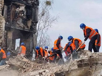 Безробітним, які відбудовують країну, платитимуть по 6700 гривень