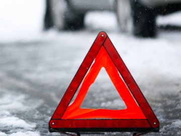 У Луцьку на Ковельській врізалися дві автівки: один водій опинився в лікарні