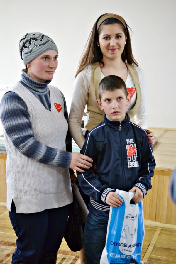 Організатори масштабної благодійної акції на Волині допомогли дітям з вадами слуху. ФОТО