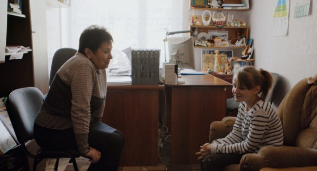 Кадр з фільму «Будинок зі скалок»