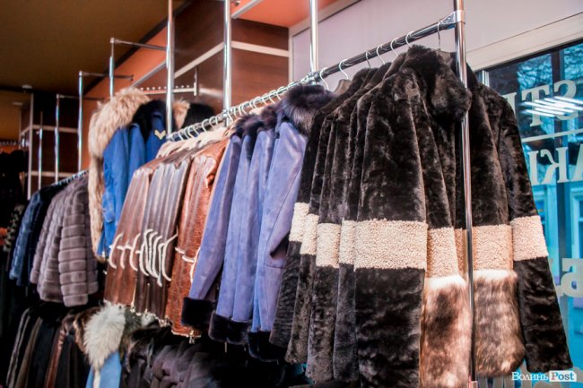 Магазин «Steel» у центрі Луцька пропонує шалені знижки на шкіру та хутро*