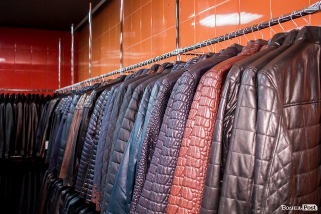 Магазин «Steel» у центрі Луцька пропонує шалені знижки на шкіру та хутро*