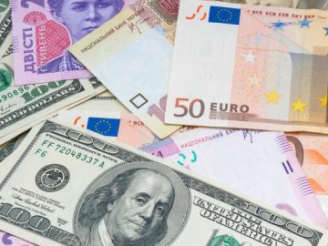 На Волині оштрафували пенсіонерку, яка обмінювала валюту на території ринку