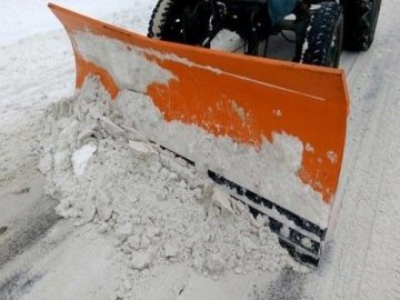 Негода на Волині: дорожники чистять шляхи від снігу