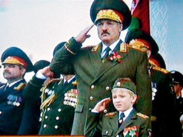 Лукашенко оголосив своїм наступником семирічного сина