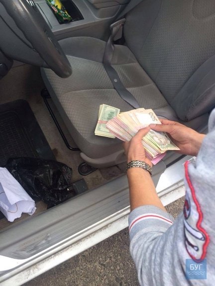 У затриманих волинських митників вилучили близько 2 млн гривень. ФОТО 