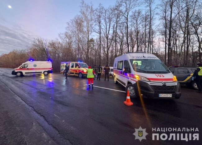 На Волині авто злетіло з дороги: водій загинув, ще п'ятеро - травмовані