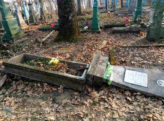 На ковельському кладовищі вандал зруйнував пам’ятник