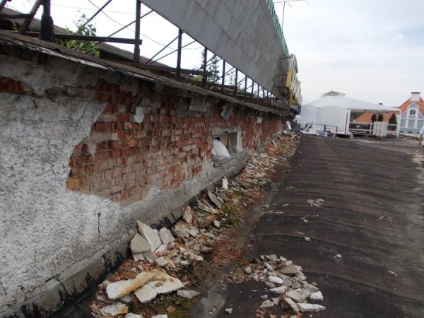 Грибок, корозія і дірявий дах: яким продали кінотеатр «Промінь». ФОТО